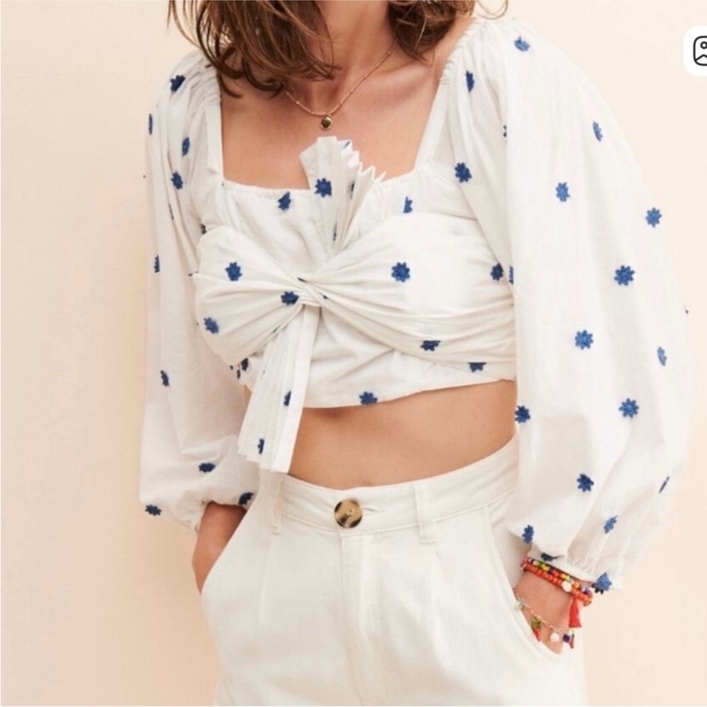 Farm Rio Blue Flower Embroidered White Knot Front Long Bell Sleeve Crop Top Med.